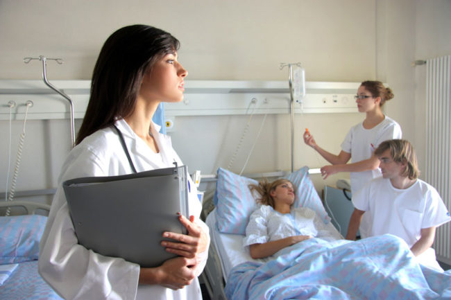 Riprese TV in ospedale senza consenso: rispondono in solido struttura ospedaliera ed emittente