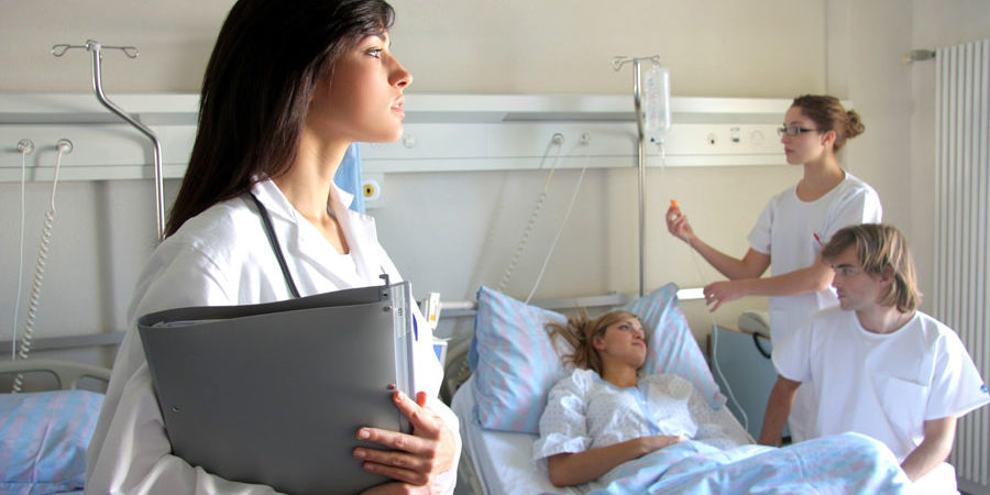 Riprese TV in ospedale senza consenso: rispondono in solido struttura ospedaliera ed emittente